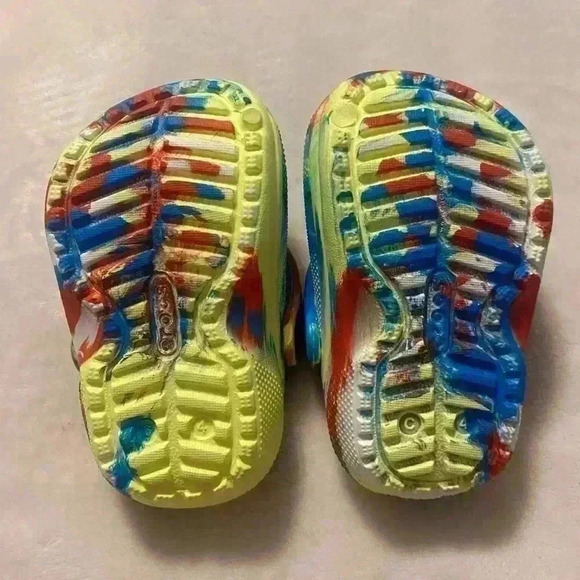 Crocs classic lined marbled toddler clogs colors are blue red yellow white 4C - Picture 5 of 9